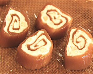 CARAMEL & NOUGAT CUTTER With Caramel-nougat Mold Included 